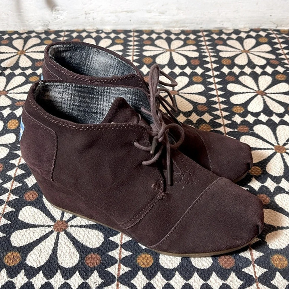 Toms Kala Brown Suede Ankle Wedge Booties Lace-Up size W9 - Picture 2 of 6